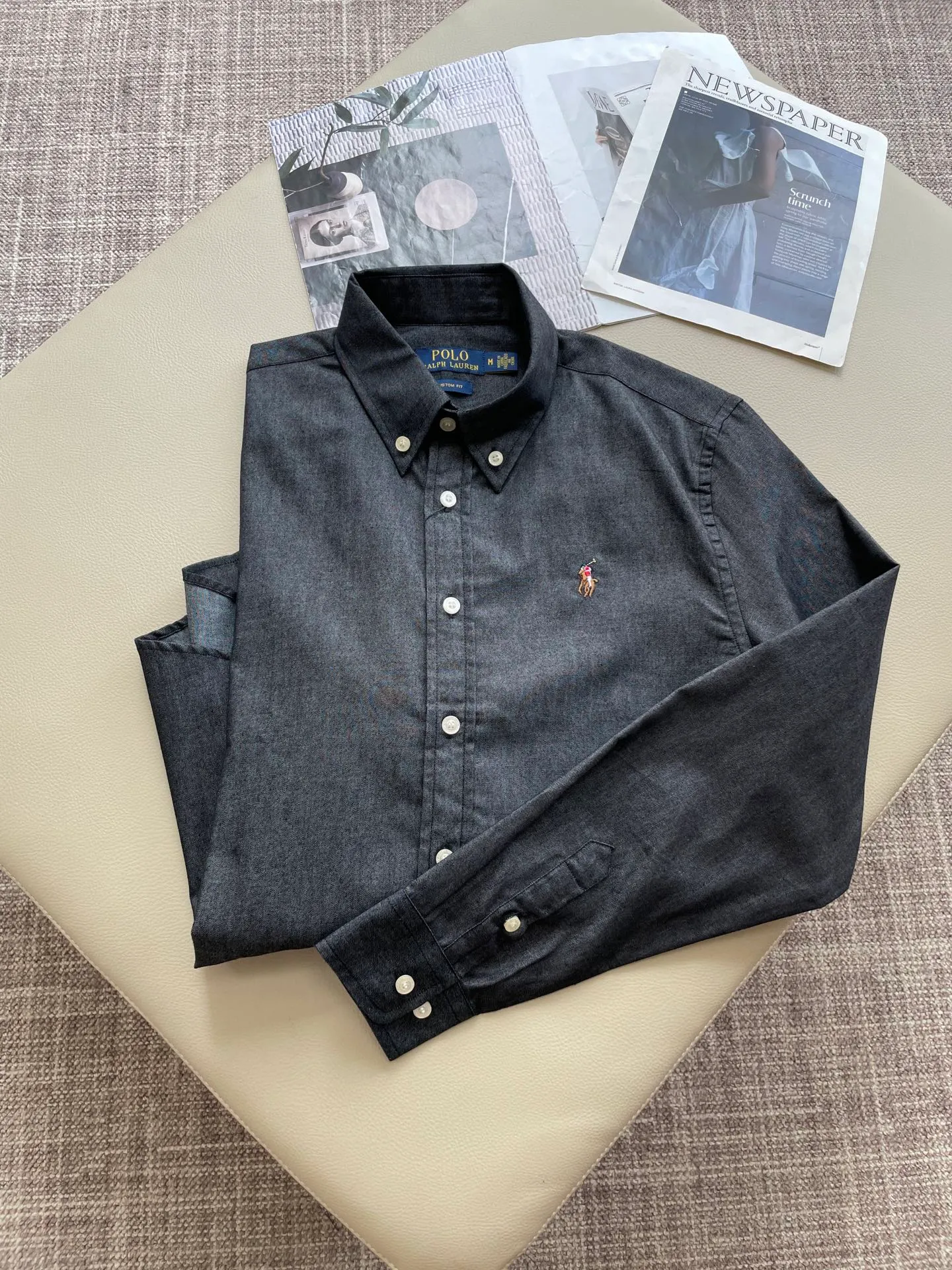 P220 🌸🌸 POLO Ralph Lauren [High Quality] Classic shirt! Classic casual shirt made of pure cotton fabric with unique design, simple, clean and classic version design. It is a versatile style that can be switched at will. The fabric feels soft and delicate, highly moisture-absorbent and breathable. It is close to the skin and comfortable to wear. It can be worn alone or as an inner layer. Its versatile performance is beyond your imagination! The upper body of the ready-to-wear is simple and classic yet elegant! Size:M-XXL